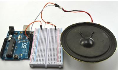 Схема эксперимента с громкоговорителем на Arduino в сборе