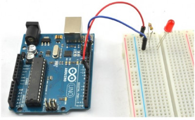 Подключение макетной платы для управления светодиодом с Arduino