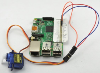 Схема для управления сервоприводом с Raspberry Pi в сборе.jpg (43.01 КБ) 27484 просмотра Схема для управления сервоприводом с Raspberry Pi в сборе