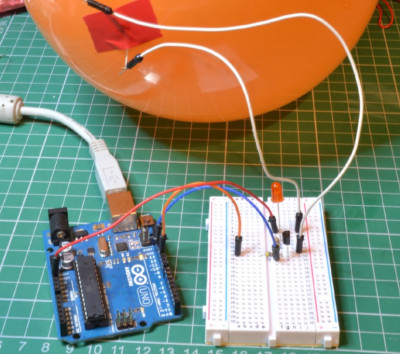 Установка, заставляющая шарик лопнуть, в сборе.jpg (132.43 КБ) 42414 просмотров Установка, заставляющая шарик лопнуть, в сборе