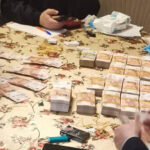 В квартире азербайджанца, ударившего ножом москвича, нашли 44 млн рублей и $300 тысяч – Газета.Ru | Новости